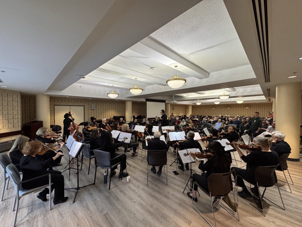 The orchestra performing at Cummer Lodge, seen from the side